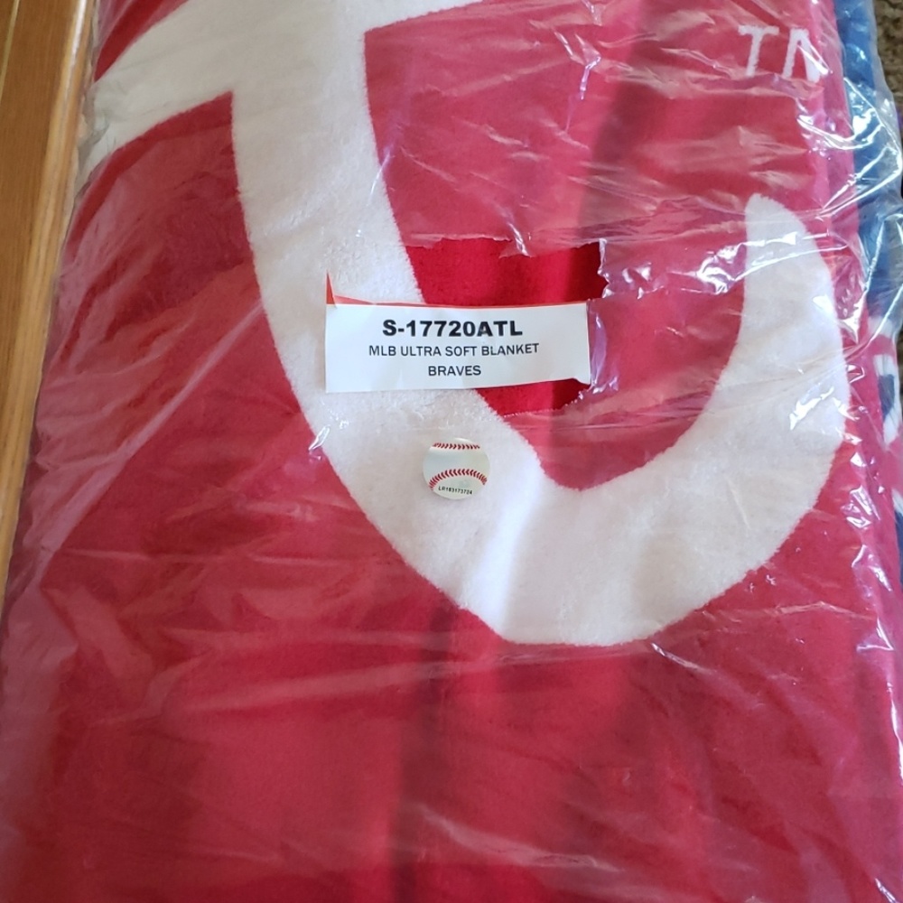 Atlanta Braves throw